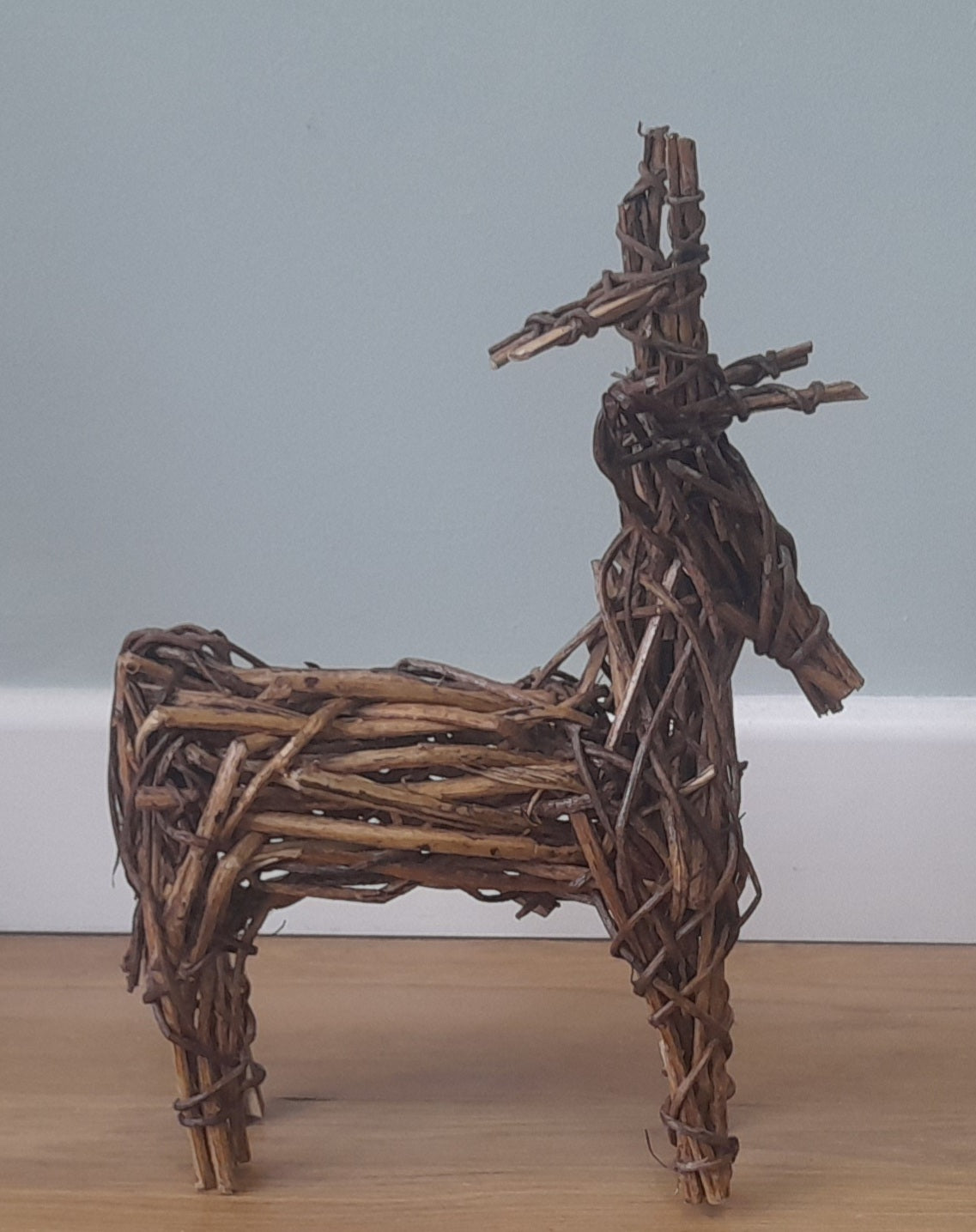 1x31cm Christmas Wicker Reindeer Close up