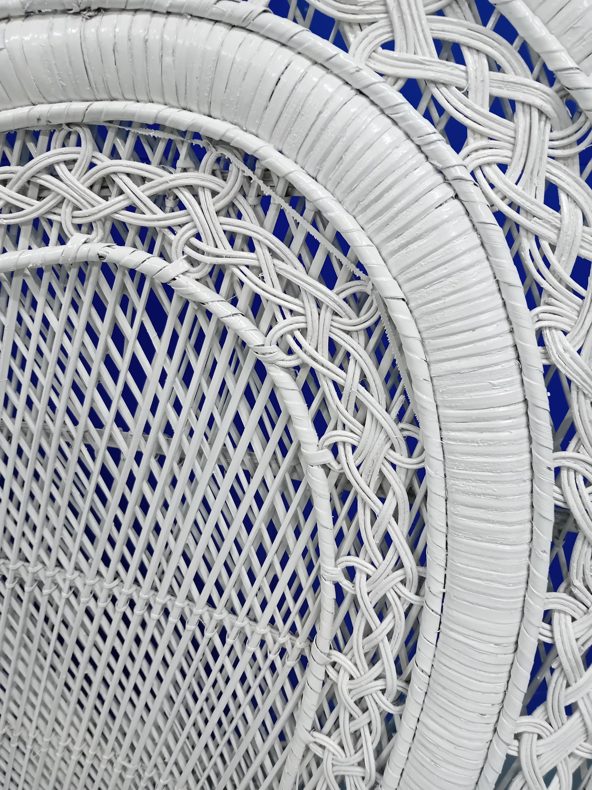 White Wicker Rattan Peacock Loveseat. Rim close up.