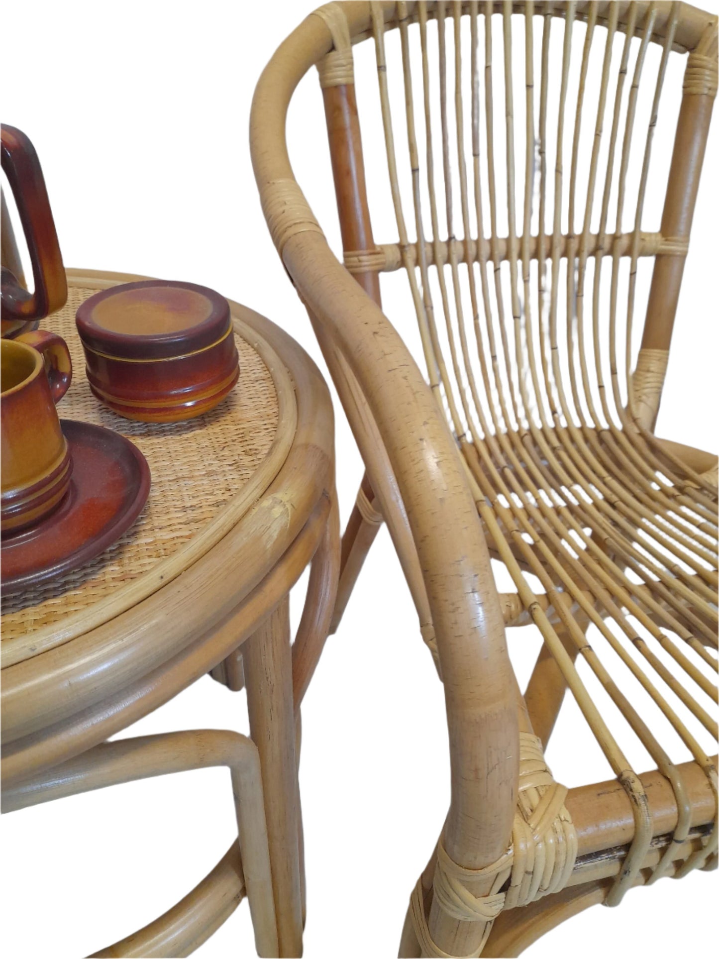 Nias Cane round table + Rio chair