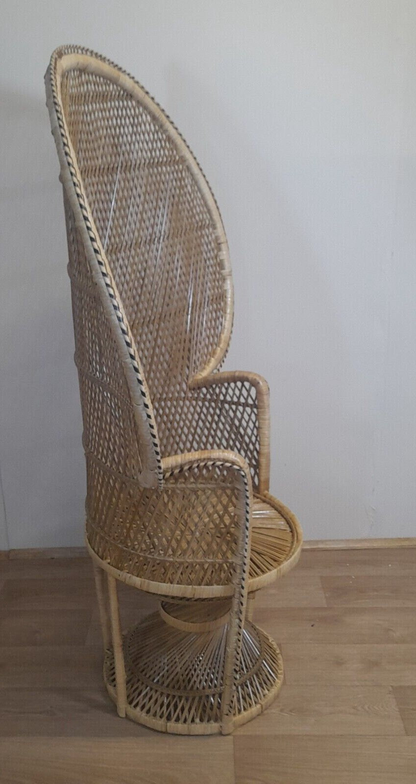 Natural Wicker/Natural Rattan Twist base Peacock chair side