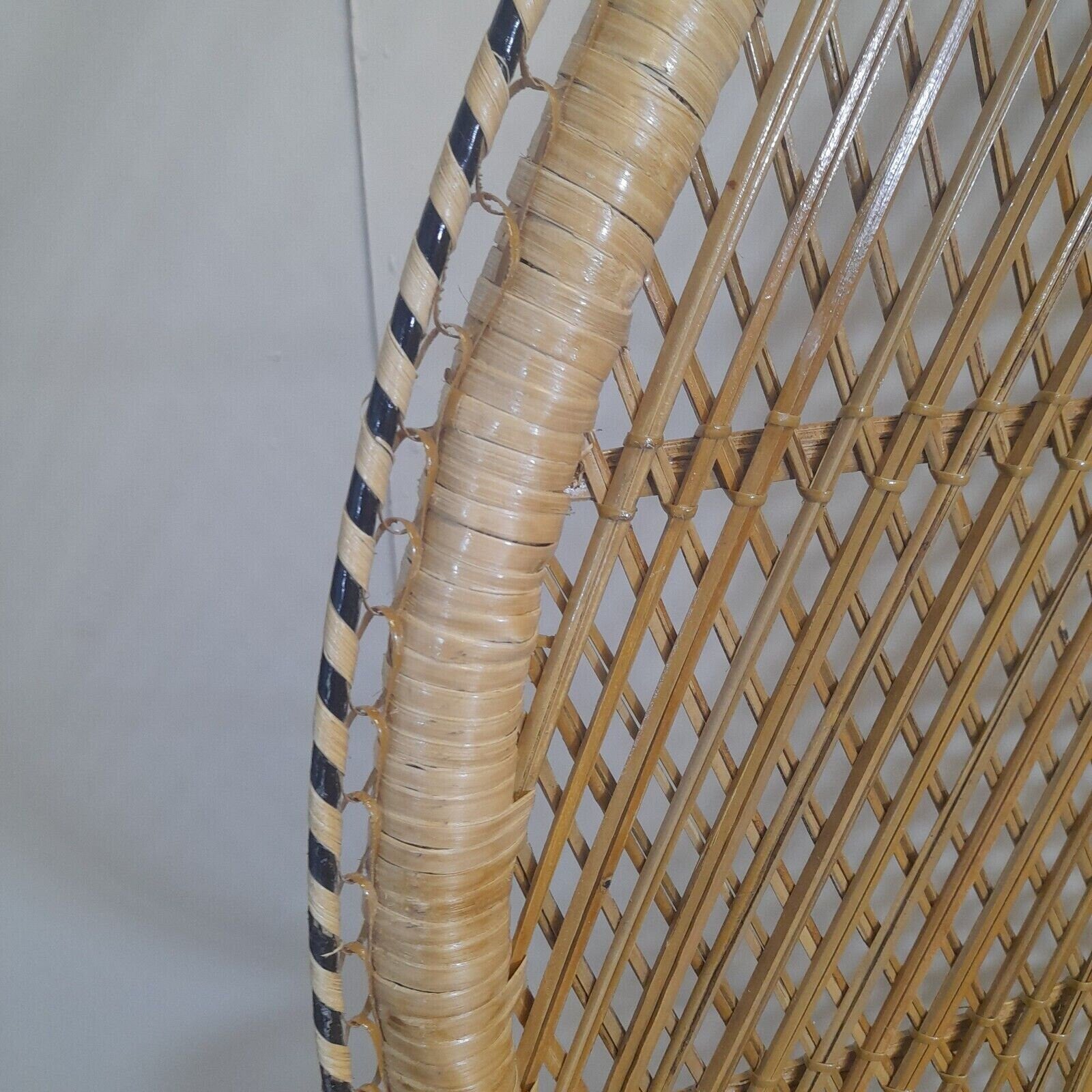 Natural Wicker/Natural Rattan Twist base Peacock chair rim.