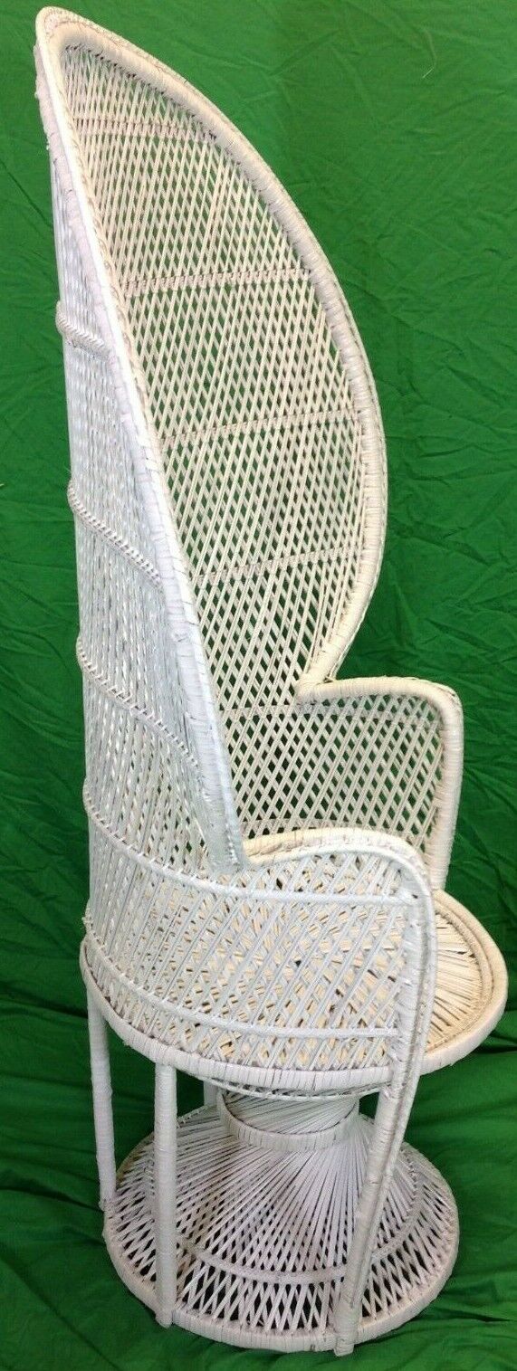 Wicker/Natural Rattan White Twistbase Peacock chair  side