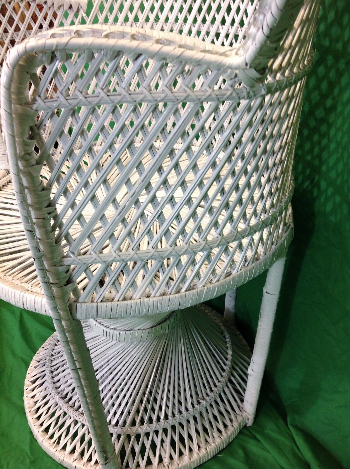 Wicker/Natural Rattan White Twistbase Peacock chair  arm